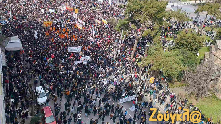 Μαζική πορεία για τα Τέμπη και στη Θεσσαλονίκη